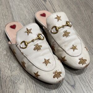 Gucci White Leather Horsebit Mules with Gold Embroidered Stars & Bees